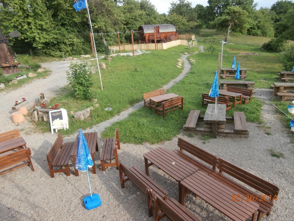 Le Chalet Du Chemin Et Sa Roulotte Berviller-en-Moselle Dış mekan fotoğraf