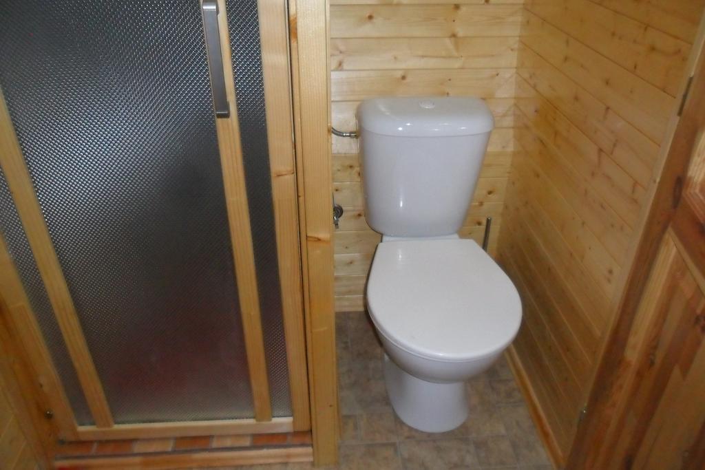 Le Chalet Du Chemin Et Sa Roulotte Berviller-en-Moselle Dış mekan fotoğraf