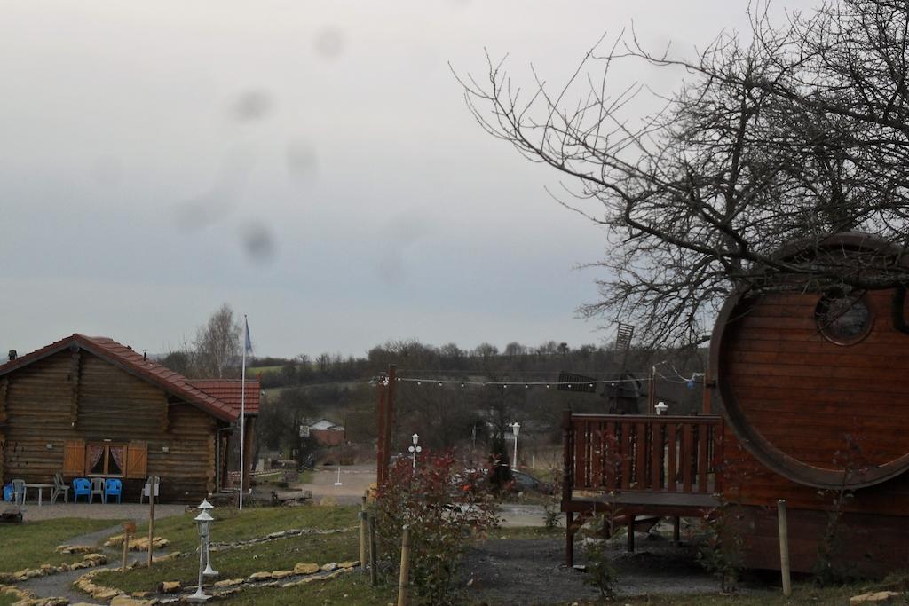 Le Chalet Du Chemin Et Sa Roulotte Berviller-en-Moselle Dış mekan fotoğraf